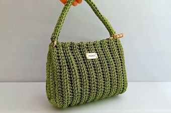 Crochet Fashion Bag Featured - Are you ready to elevate your accessory game with a stunning crochet fashion bag?