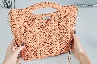 Crochet Diamond Stitch Bag Featured - The crochet diamond stitch bag is a stunning project that blends elegance and practicality.